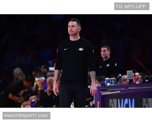 雷迪克谈老詹背靠背出战希望强调脚部酸痛影响恢复情况 雷迪克谈老詹背靠背出战希望强调脚部酸痛影响恢复情况