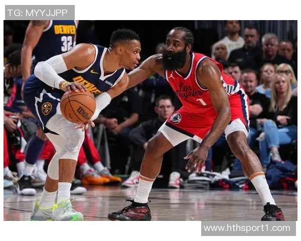 保罗与威少庆生合照温馨互动兄弟情深引发球迷热议